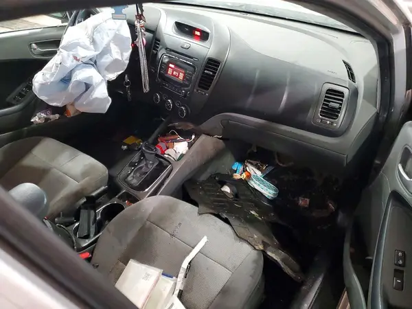 3KPFK4A70HE141239 2017 KIA FORTE - Image 8