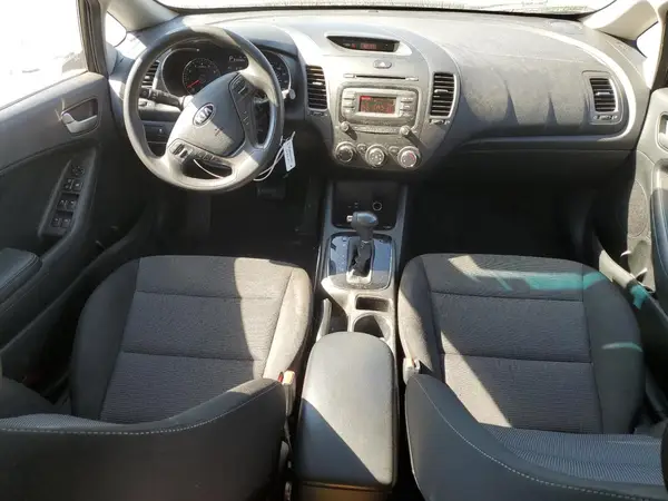 3KPFK4A70HE141631 2017 KIA FORTE - Image 8