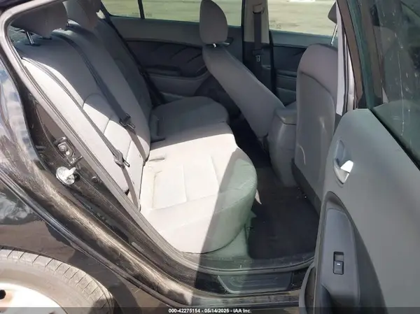 3KPFK4A70HE141659 2017 KIA FORTE - Image 8