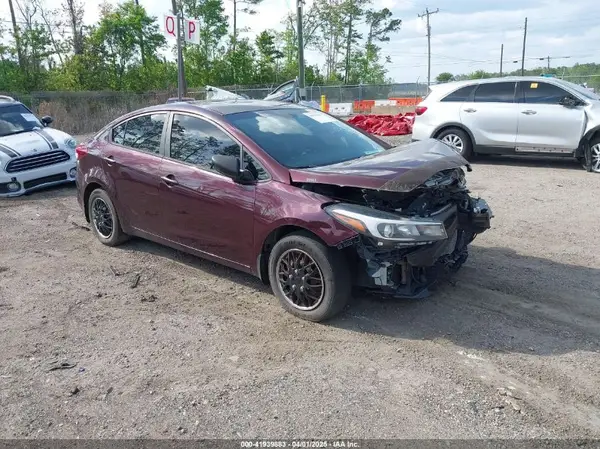 3KPFK4A70HE142228 2017 KIA FORTE - Image 1