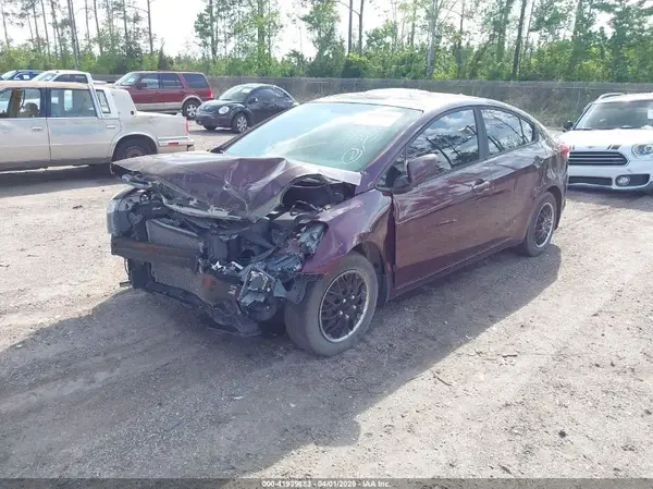 3KPFK4A70HE142228 2017 KIA FORTE - Image 2