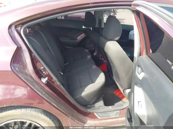3KPFK4A70HE142228 2017 KIA FORTE - Image 8