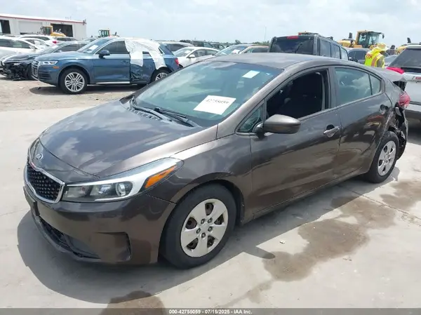 3KPFK4A70HE142522 2017 KIA FORTE - Image 2