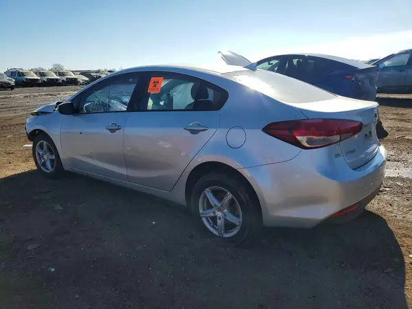 3KPFK4A70HE142570 2017 KIA FORTE - Image 2