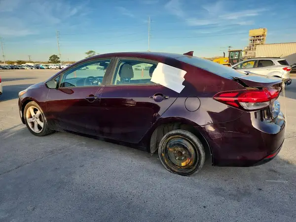 3KPFK4A70HE142777 2017 KIA FORTE - Image 2