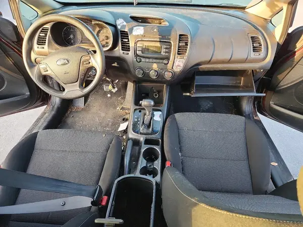 3KPFK4A70HE142777 2017 KIA FORTE - Image 8