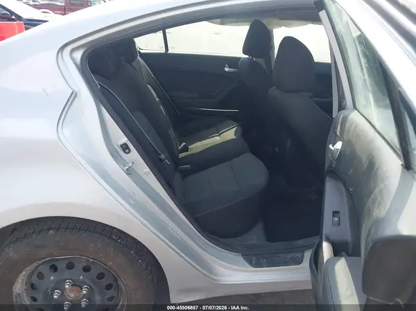 3KPFK4A70HE143363 2017 KIA FORTE - Image 8