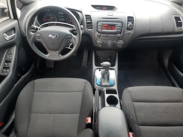 3KPFK4A70HE143685 2017 KIA FORTE - Image 8