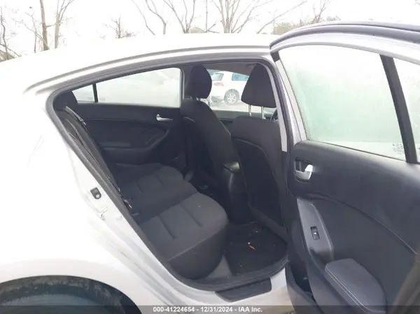3KPFK4A70HE146781 2017 KIA FORTE - Image 8