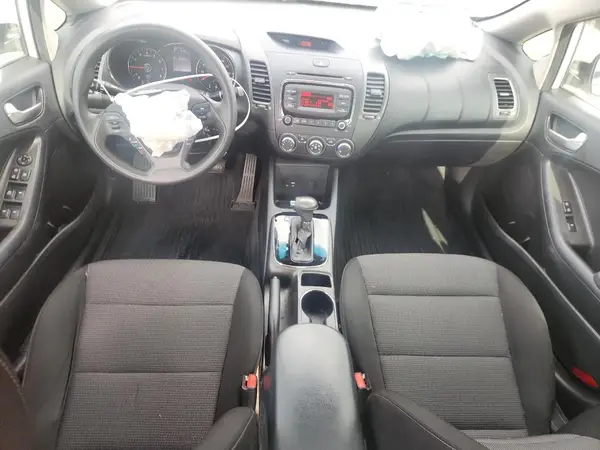 3KPFK4A70HE146800 2017 KIA FORTE - Image 8