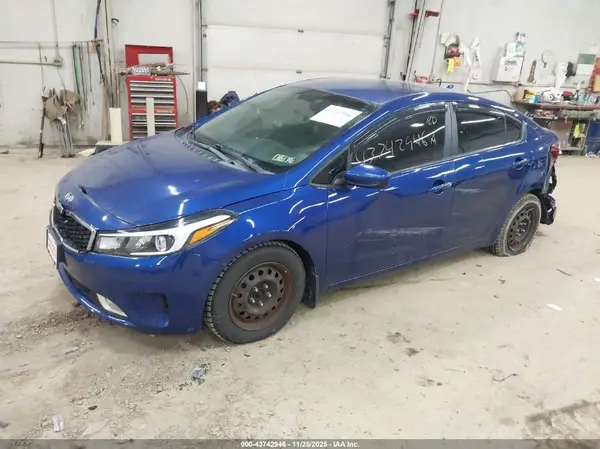 3KPFK4A70HE147638 2017 KIA FORTE - Image 2