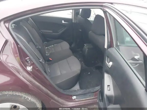 3KPFK4A70HE147946 2017 KIA FORTE - Image 8