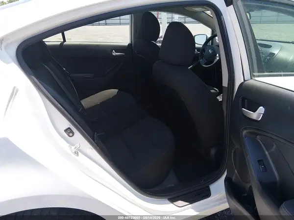 3KPFK4A70HE151639 2017 KIA FORTE - Image 8