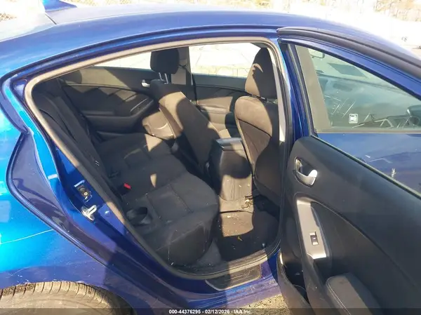 3KPFK4A70HE152869 2017 KIA FORTE - Image 8
