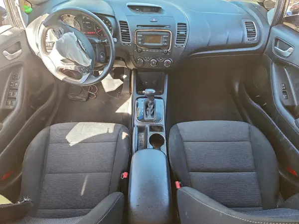 3KPFK4A70HE153570 2017 KIA FORTE - Image 8