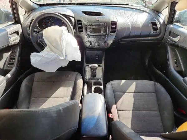 3KPFK4A70HE154234 2017 KIA FORTE - Image 8