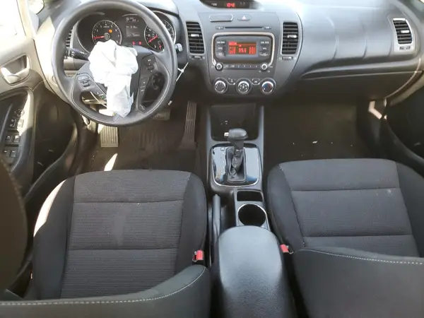 3KPFK4A70HE156260 2017 KIA FORTE - Image 8