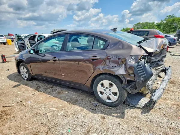 3KPFK4A70HE157117 2017 KIA FORTE - Image 2