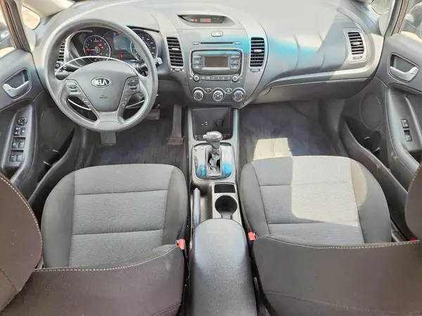 3KPFK4A70HE157117 2017 KIA FORTE - Image 8