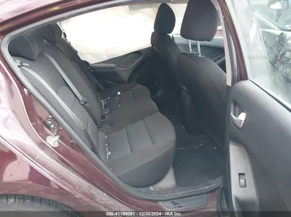 3KPFK4A70HE158364 2017 KIA FORTE - Image 8