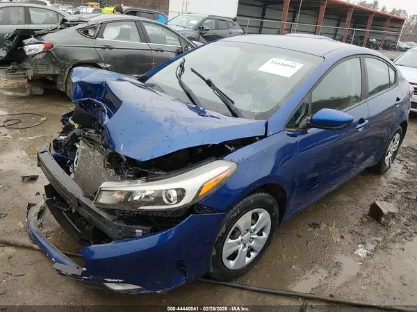 3KPFK4A70HE158512 2017 KIA FORTE - Image 2