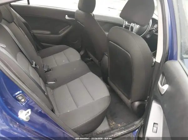 3KPFK4A70HE158512 2017 KIA FORTE - Image 8