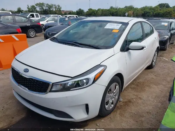 3KPFK4A70HE159840 2017 KIA FORTE - Image 2