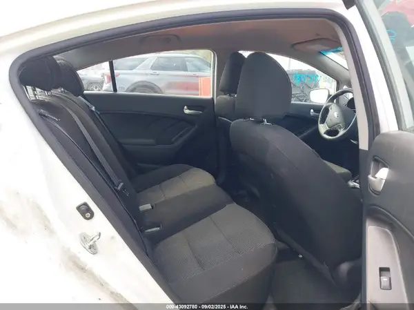 3KPFK4A70HE159840 2017 KIA FORTE - Image 8