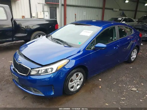 3KPFK4A70HE161569 2017 KIA FORTE - Image 2