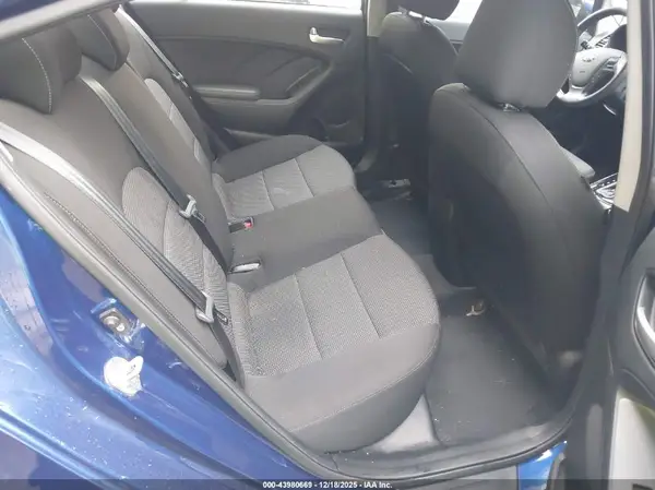 3KPFK4A70HE161569 2017 KIA FORTE - Image 8