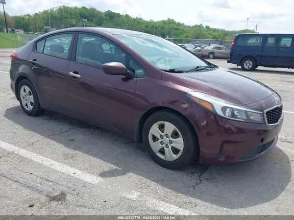 3KPFK4A70JE165286 2018 KIA FORTE - Image 1