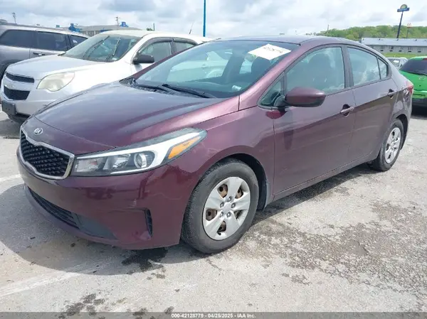 3KPFK4A70JE165286 2018 KIA FORTE - Image 2