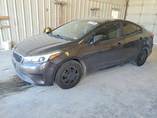 3KPFK4A70JE165319 2018 KIA FORTE - Image 1