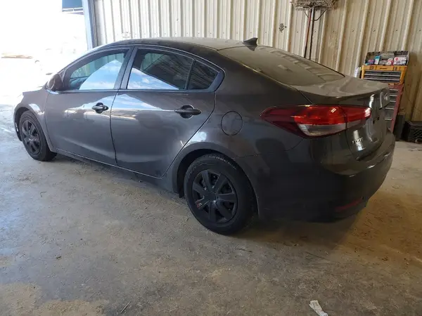 3KPFK4A70JE165319 2018 KIA FORTE - Image 2