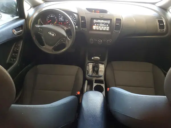 3KPFK4A70JE165319 2018 KIA FORTE - Image 8