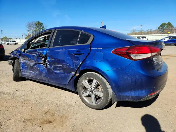 3KPFK4A70JE165370 2018 KIA FORTE - Image 2