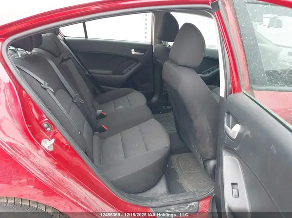 3KPFK4A70JE165644 2018 KIA FORTE - Image 8