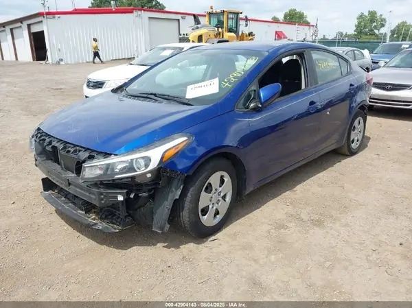 3KPFK4A70JE166101 2018 KIA FORTE - Image 2