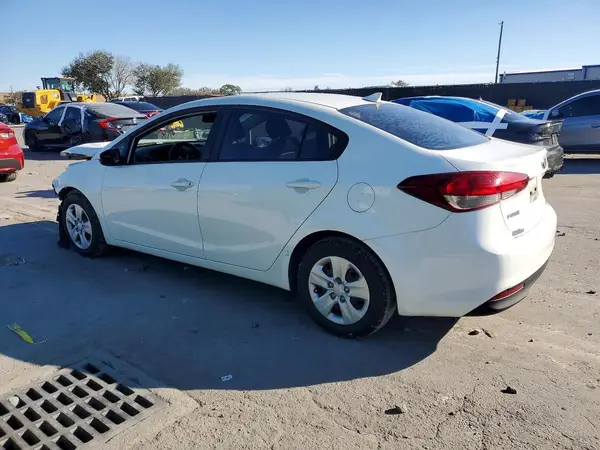 3KPFK4A70JE166485 2018 KIA FORTE - Image 2