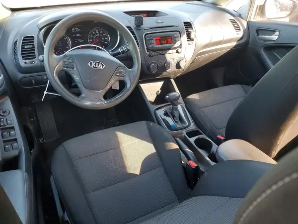 3KPFK4A70JE166485 2018 KIA FORTE - Image 8