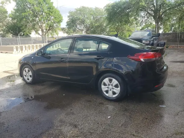 3KPFK4A70JE167894 2018 KIA FORTE - Image 2