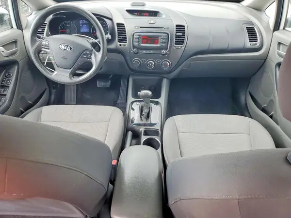 3KPFK4A70JE168575 2018 KIA FORTE - Image 8