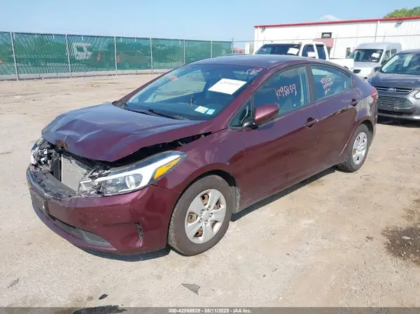 3KPFK4A70JE169838 2018 KIA FORTE - Image 2