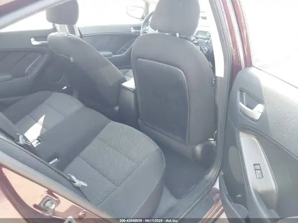 3KPFK4A70JE169838 2018 KIA FORTE - Image 8