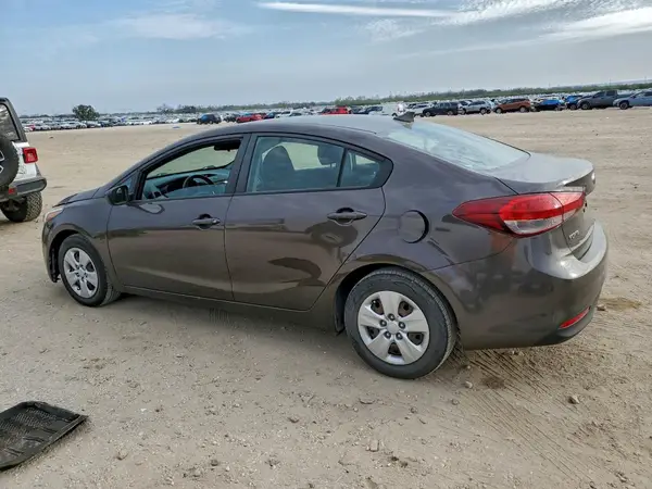 3KPFK4A70JE176790 2018 KIA FORTE - Image 2