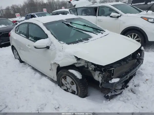 3KPFK4A70JE177115 2018 KIA FORTE - Image 1