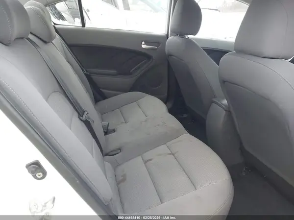 3KPFK4A70JE177115 2018 KIA FORTE - Image 8