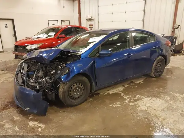3KPFK4A70JE177602 2018 KIA FORTE - Image 2