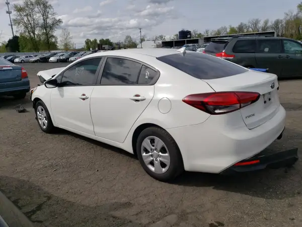 3KPFK4A70JE179334 2018 KIA FORTE - Image 2