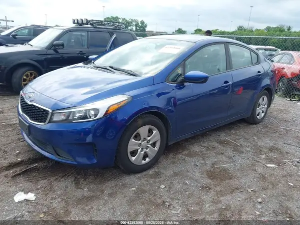 3KPFK4A70JE179656 2018 KIA FORTE - Image 2